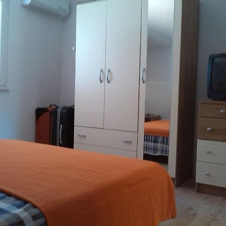 Apartments Batarilo Gornji Karin Phòng bức ảnh