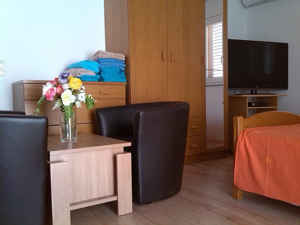 Apartments Batarilo Gornji Karin Phòng bức ảnh