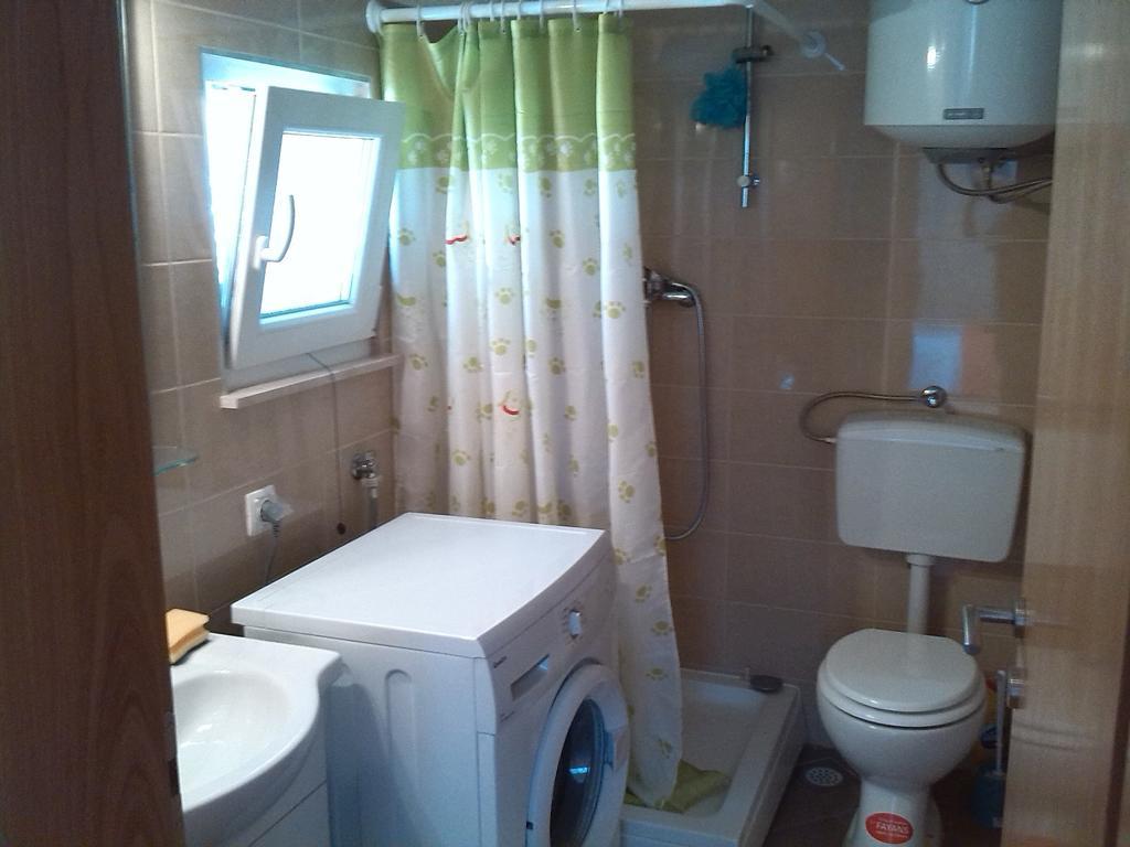Apartments Batarilo Gornji Karin Phòng bức ảnh
