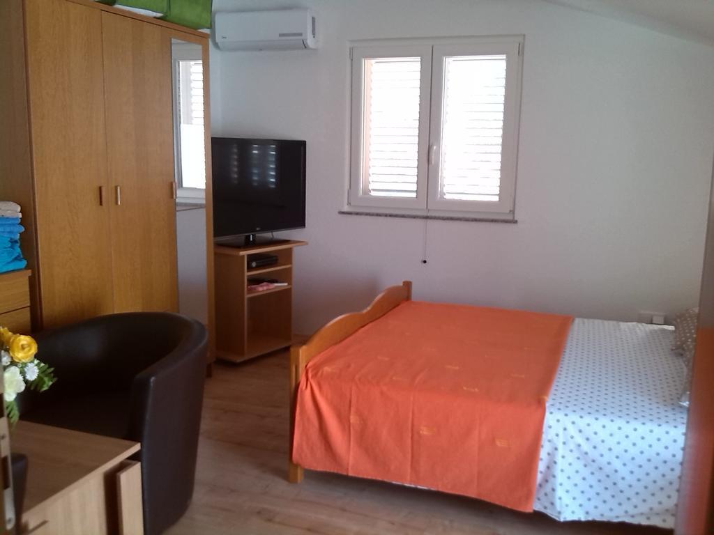 Apartments Batarilo Gornji Karin Phòng bức ảnh
