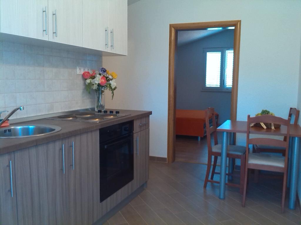 Apartments Batarilo Gornji Karin Phòng bức ảnh