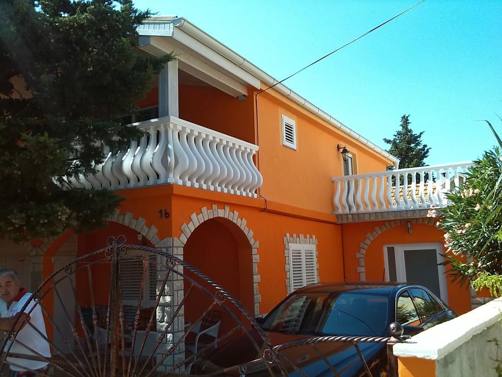 Apartments Batarilo Gornji Karin Ngoại thất bức ảnh